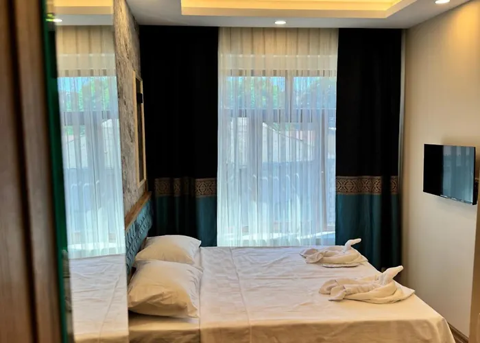 فندق Riverside 3*