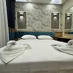 Riverside 3*