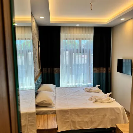 فندق Riverside 3*